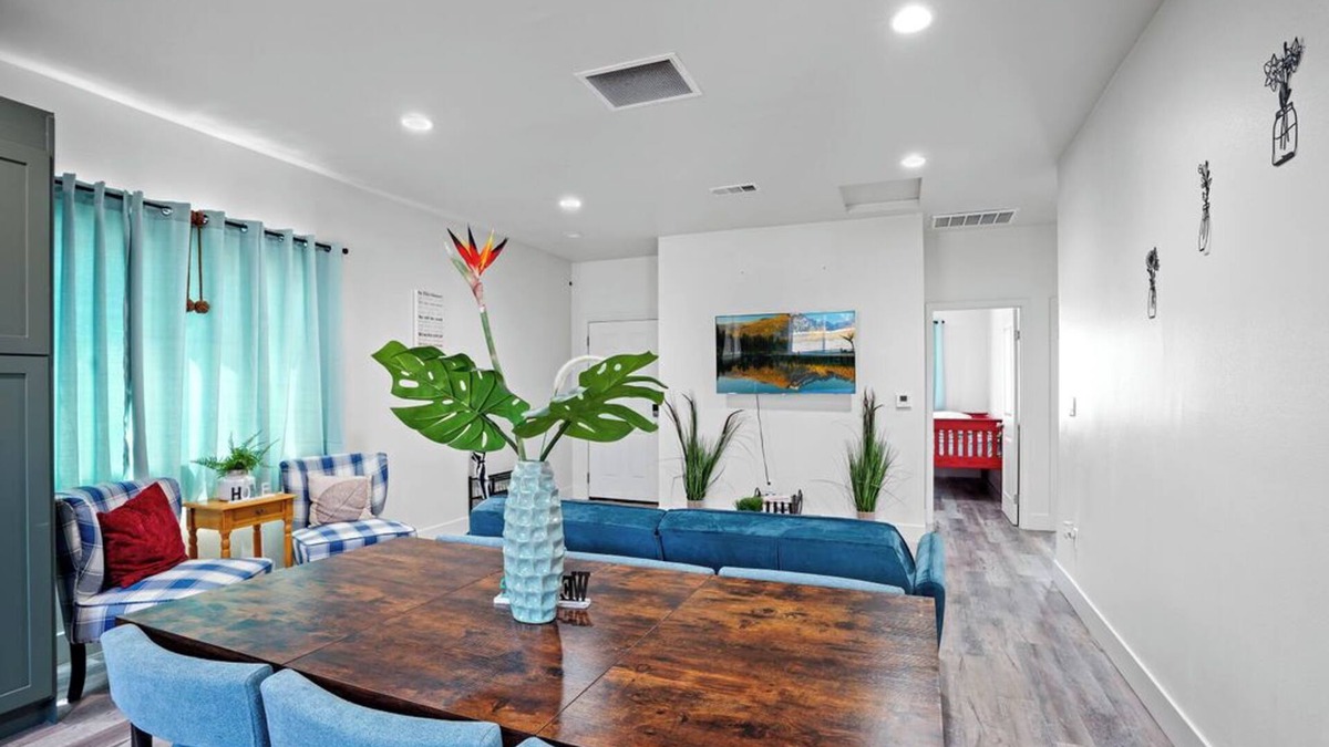 Creswell House | Charming Garden Grove Retreat with Modern Comforts