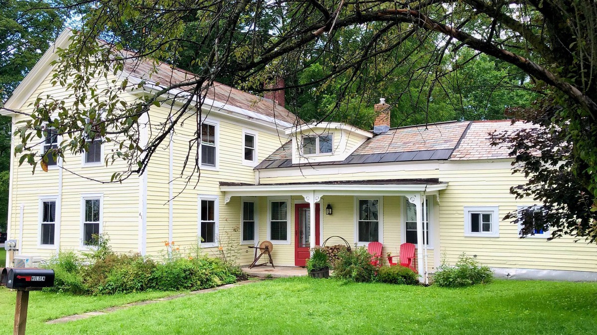 Wallingford House | Charming getaway cottage by the Green Mountains/Killington/Okemo in Vermont!