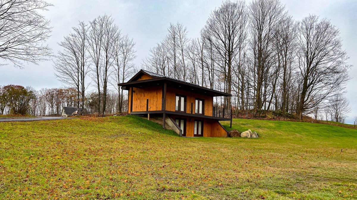 Chittenden County House | Charming getaway for two with fast WiFi, full kitchen, deck, & shared firepit