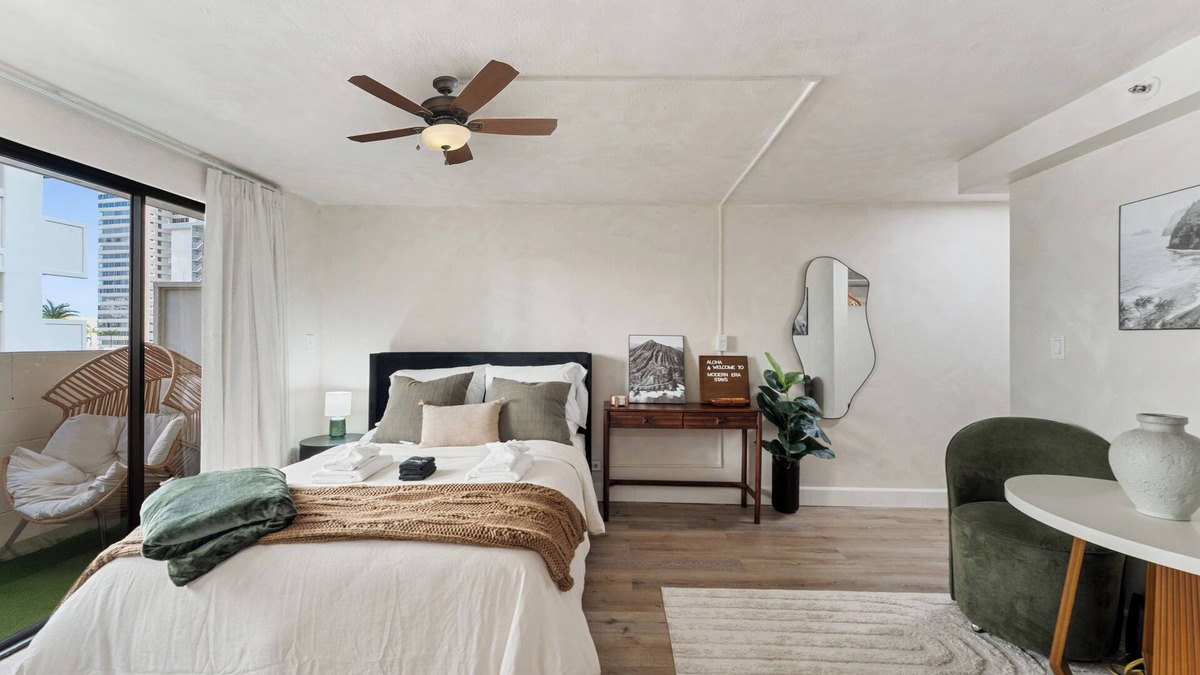 Waikiki Apartment | Charming Getaway in the Heart of Waikiki. Modern Studio.