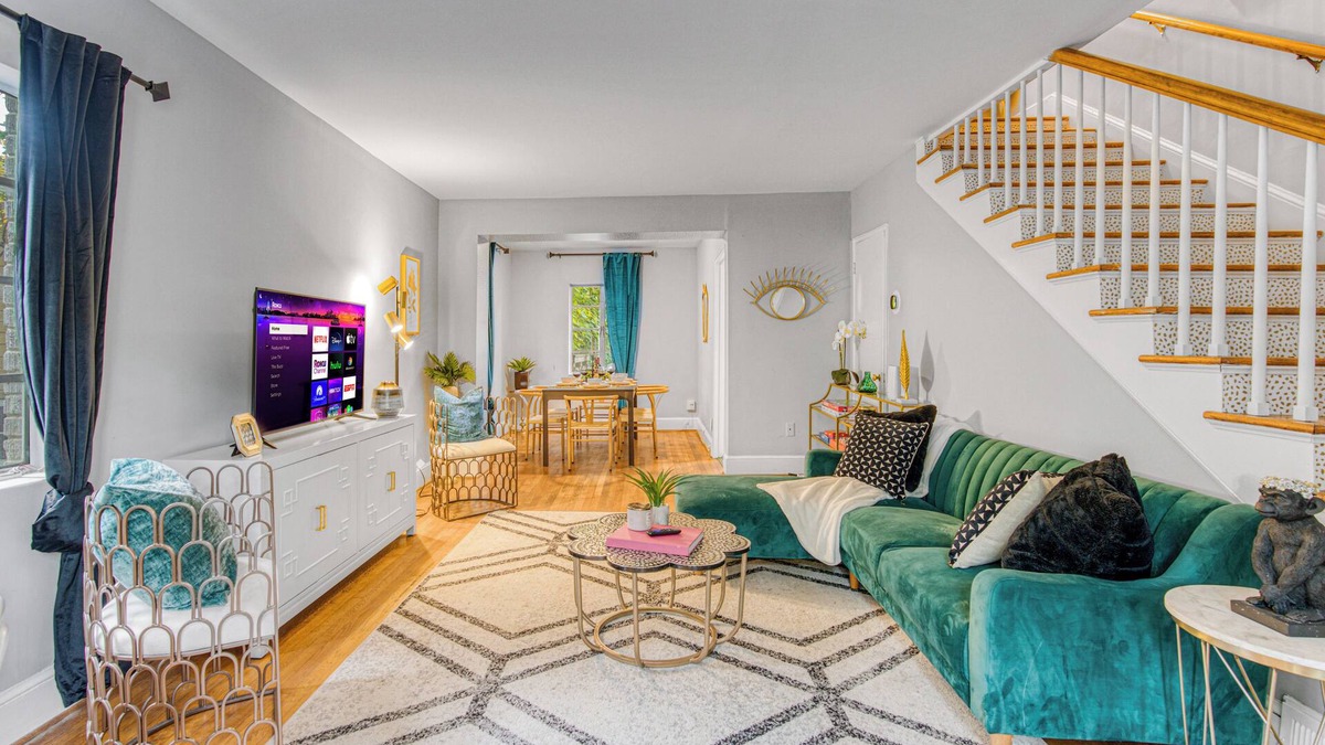 Dilworth House | Charming Getaway, Minutes to Everything!