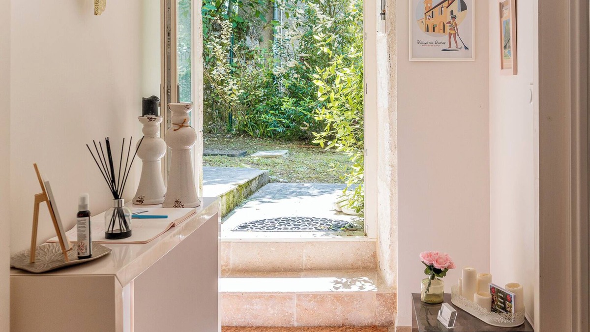 Belveze House | Charming gîte and unusual cabin, nature, swimming pool. Ideal for friends and family stays