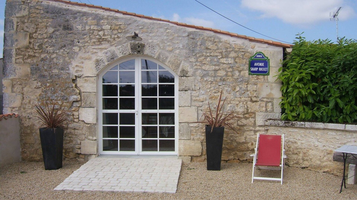 Soubise House | Charming gite, central to Charente Maritime, pets welcome