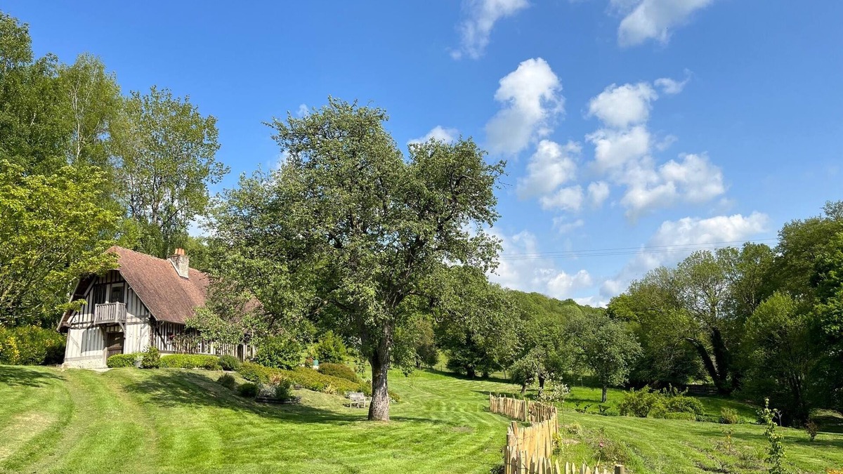 Le Breuil-en-Auge House | Charming gîte in the heart of a Normandy estate