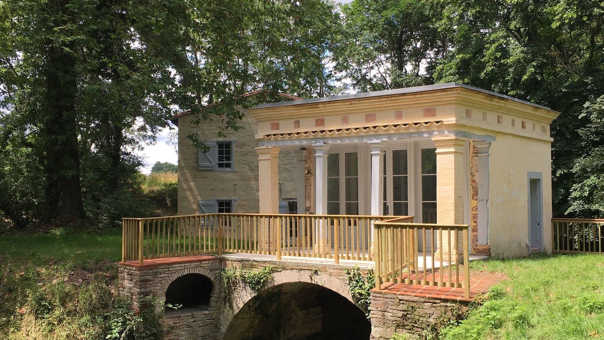 Cintegabelle House | Charming gîte in a water mill with spa in the heart of a historic garden.