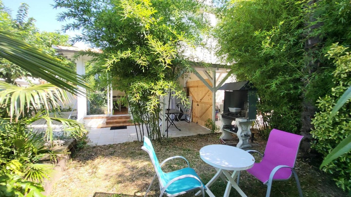Aussonne House | Charming Gite Venitia with Private Terrace, Wi-Fi, and Air Conditioning