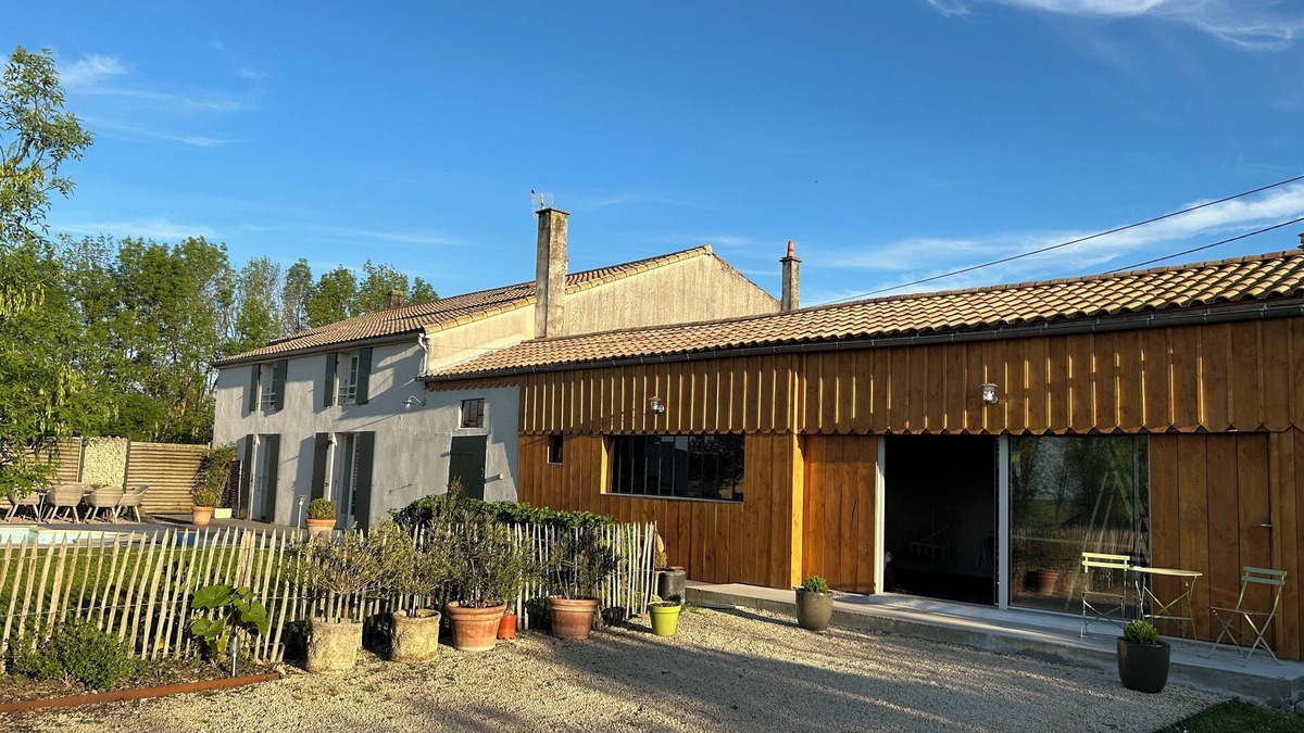 Vix House | Charming gite with heated pool and jacuzzi - Marais Poitevin