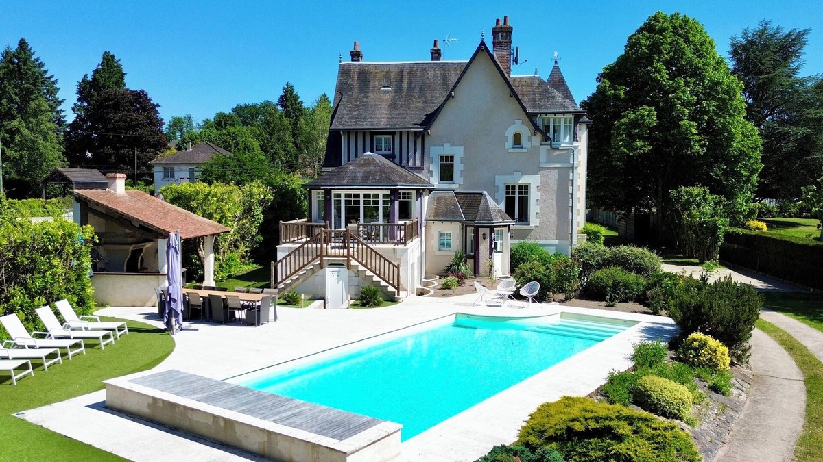 Cellettes Villa | Charming gîte with swimming pool and jacuzzi in the heart of the Loire Valley