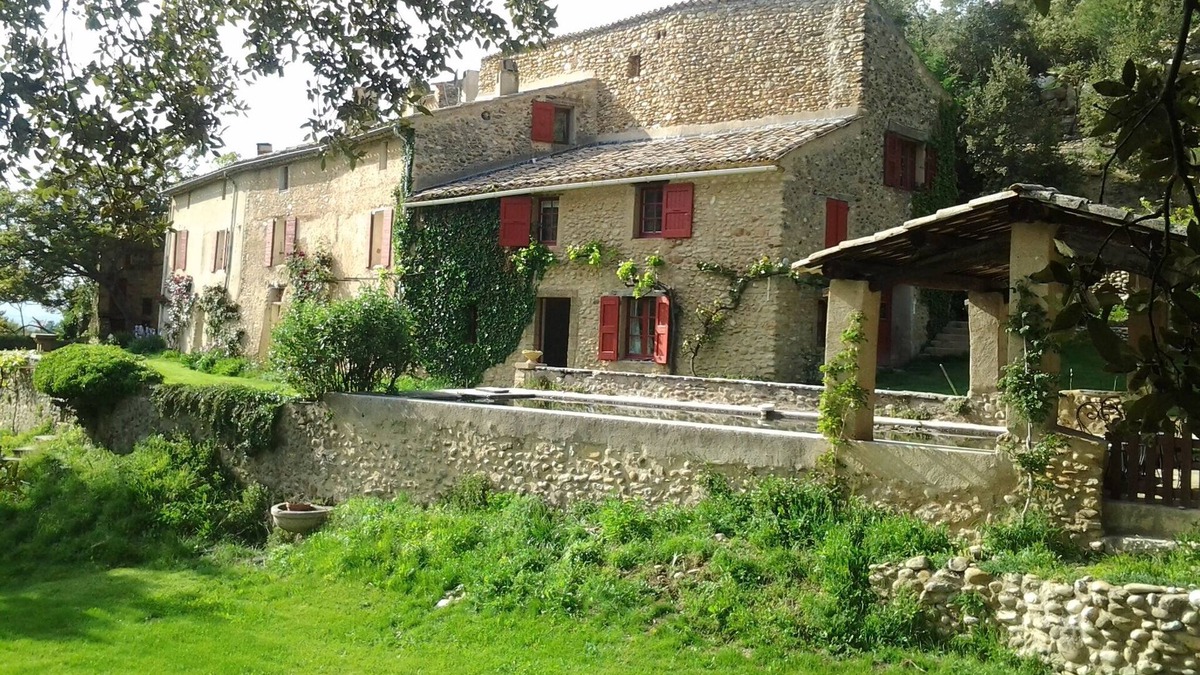 Les Mees House | Charming gîte with swimming pool and tennis court in the heart of nature, La Marjolaine