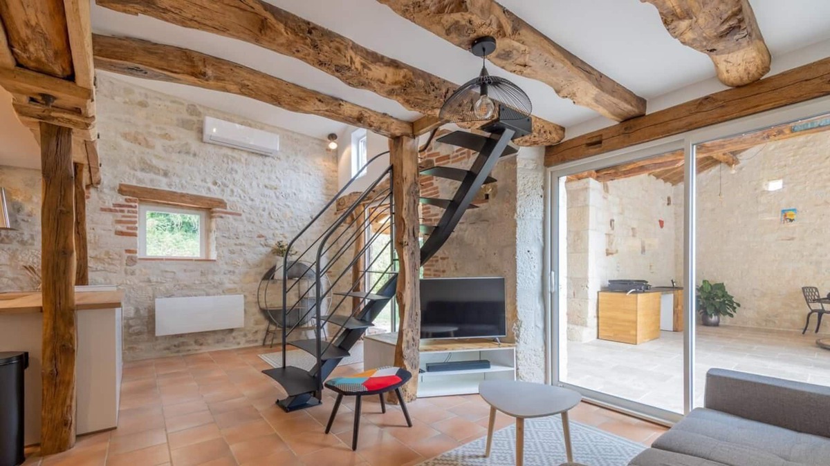 Aiguelèze House | Charming gite with whirlpool bath and swimming pool amidst vineyards