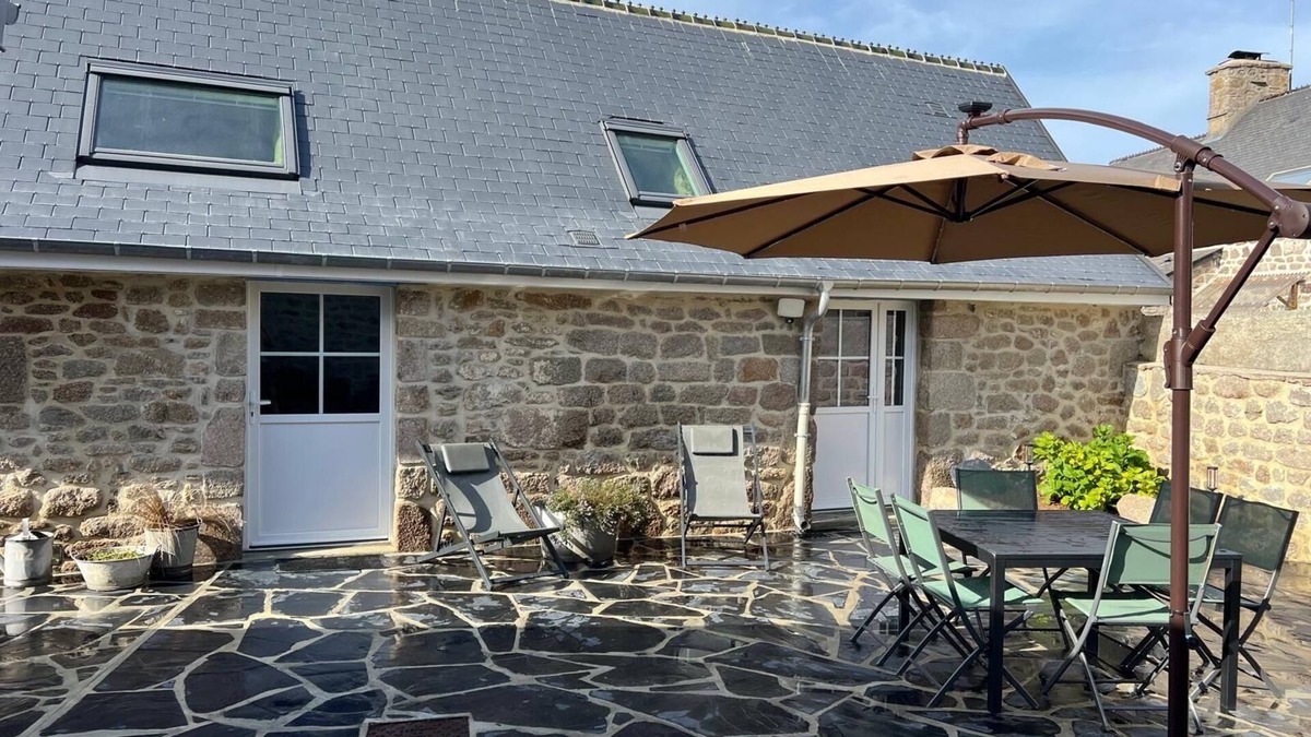Reville House | Charming granite house near the sea