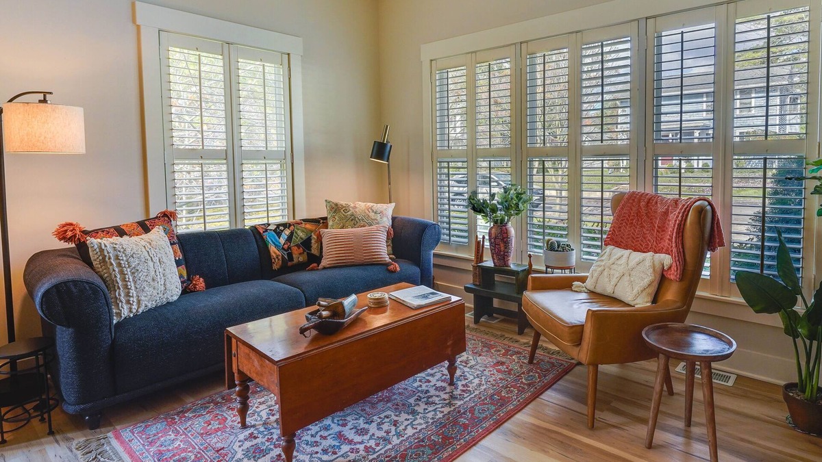 Granville Apartment | Charming Granville Home w/Porch - Walk Downtown!