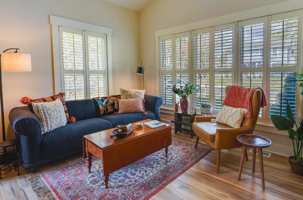 Granville Apartment | Charming Granville Home with Porch - Walk Downtown!