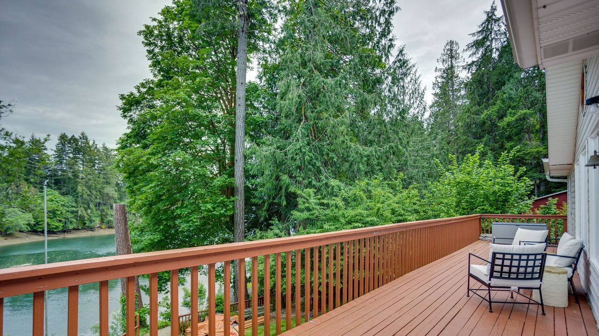 Grapeview Cottage | Charming Grapeview Cottage w/ Deck + Cove Access!