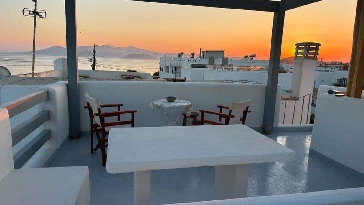 Agios Prokopios Apartment | Charming Greek Apartment – Relax on the Rooftop with Sea View, 60m to the beach