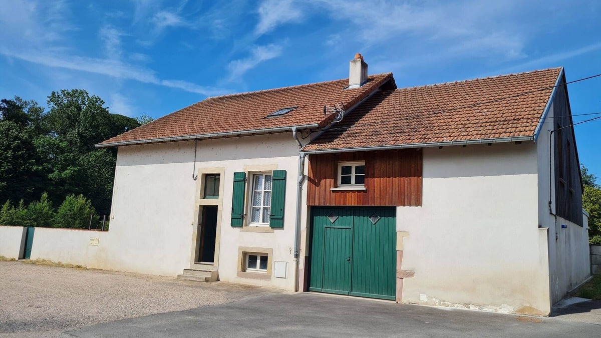 Luneville Cottage | Charming Ground Floor Apartment with Private Parking and Terrace, Near Château de Lunéville