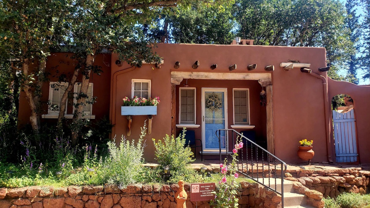 Cascade House | Charming Guesthouse for 2 by Pikes Peak with Mtn Views and 5 Star Reviews!