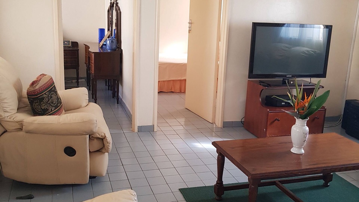 Harare Cottage | Charming Guest Cottage with an Outdoor Swimming Pool and thatched Gazebo