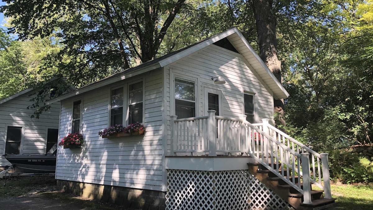 Green Lake Cottage | Charming guest house on 1.5 acre lake front property