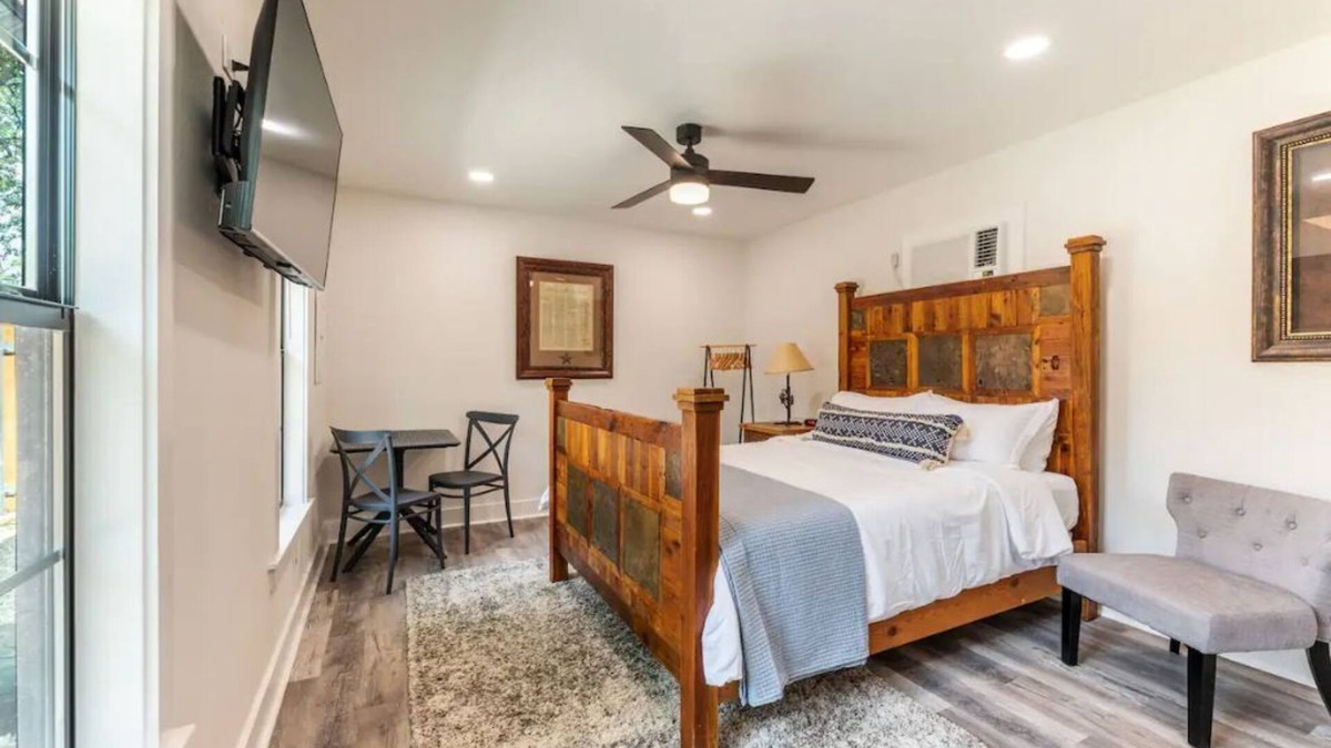 Liberty Hill House | Charming guest studio in the heart of Liberty Hill