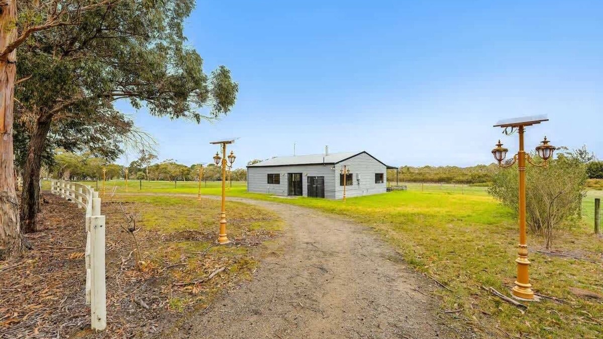 Hastings House | Charming Guesthouse Retreat in Hastings w laundry