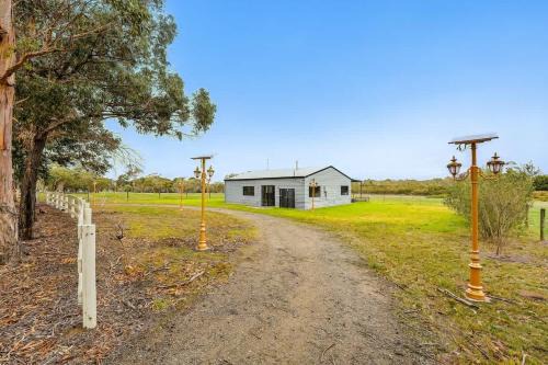 Hastings House | Charming Guesthouse Retreat in Hastings w laundry