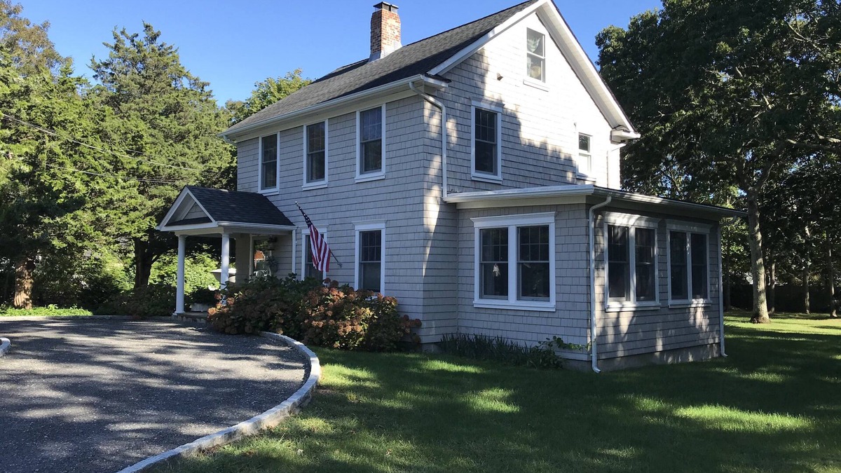 Hampton Bays House | Charming Hampton Bays colonial on quiet cul de sac