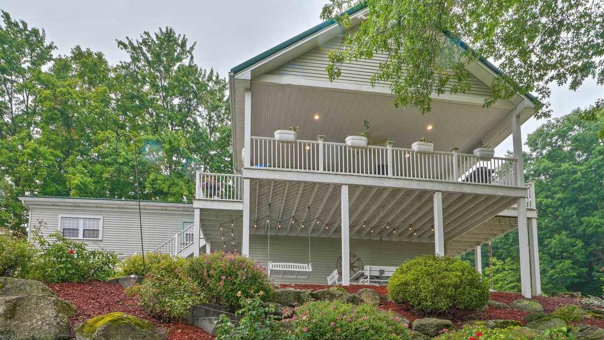 Lisbon Cottage | Charming Hanoverton Cottage on Guilford Lake!
