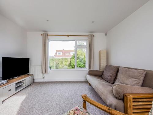 South Hayling House | Charming Hayling House with Garden Pass The Keys