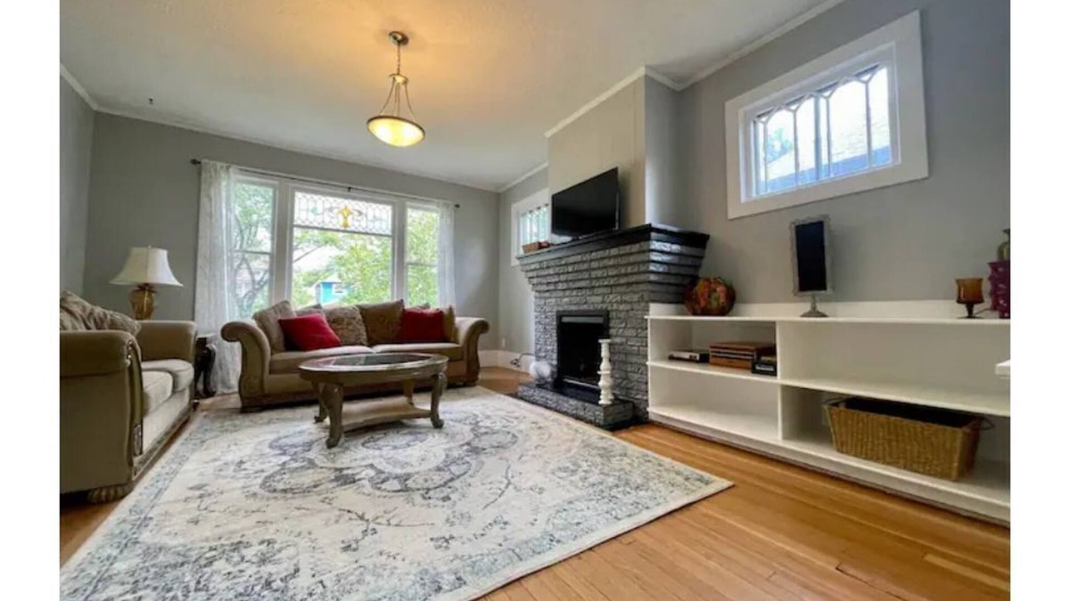 South Lethbridge House | Charming heritage house 2-bedroom home in the heart of downtown.