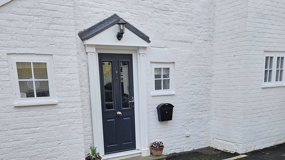 Shrewsbury House | Charming hideaway in Shrewsbury town centre with free secure parking.