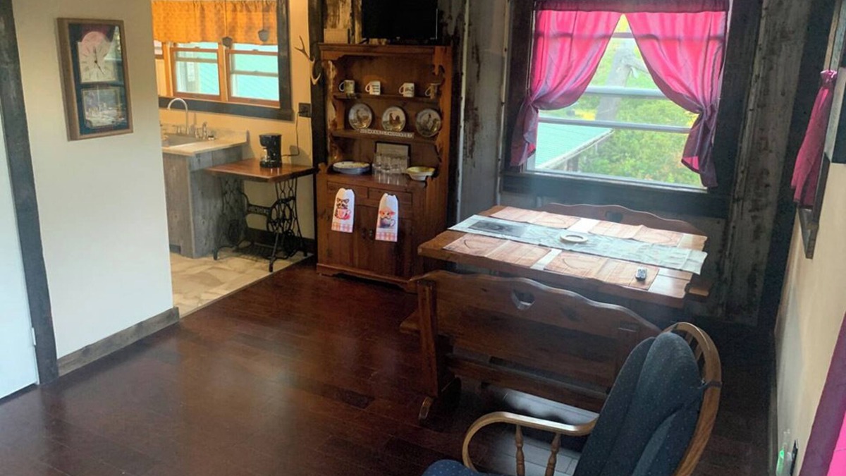 Wellsboro Apartment | Charming Hideaway suite in the heart of the PA Grand Canyon with AC, WiFi