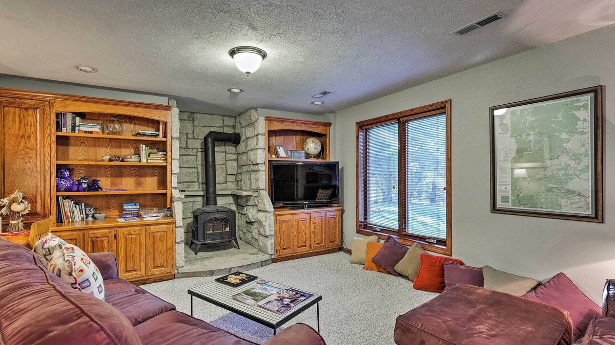 Manhattan Apartment | Charming Hideaway w/Patio: 3 Mi to Kansas State!