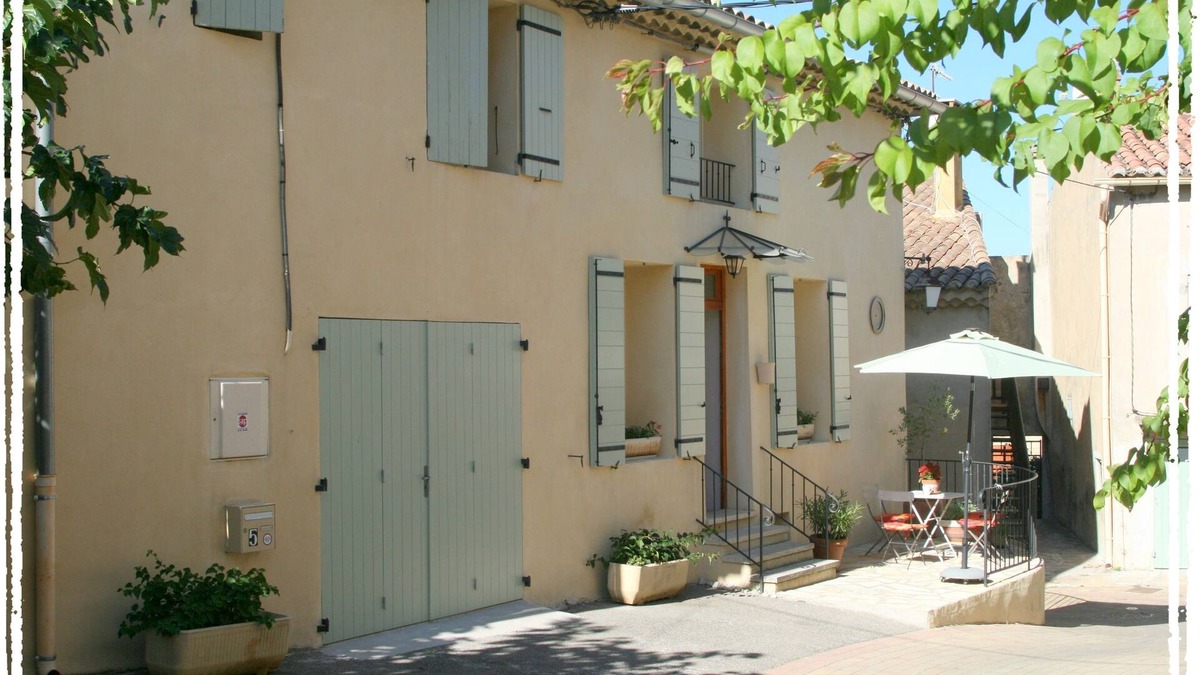 Sablet Villa | Charming Hilltop Accommodation With Outstanding Views