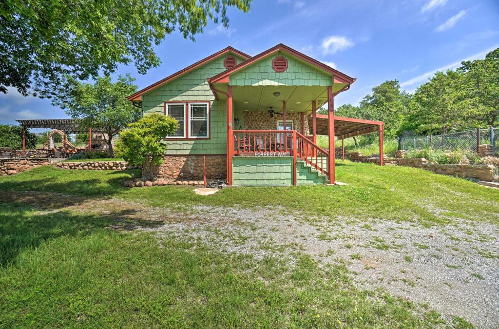 Medicine Park House | Charming Hilltop Cottage in Medicine Park!