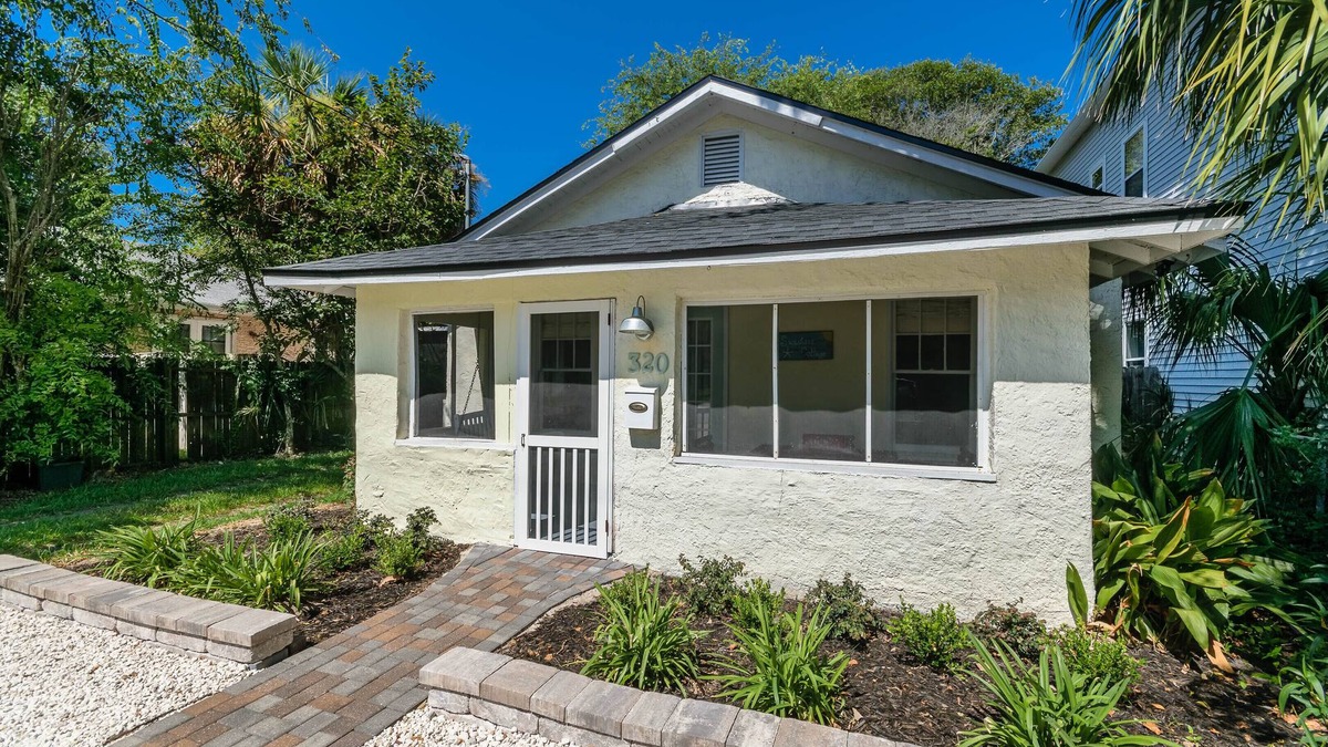Jacksonville Beach Cottage | Charming Historic Renovated Beach Cottage - Walk/Bike to Heart of Jax Beach