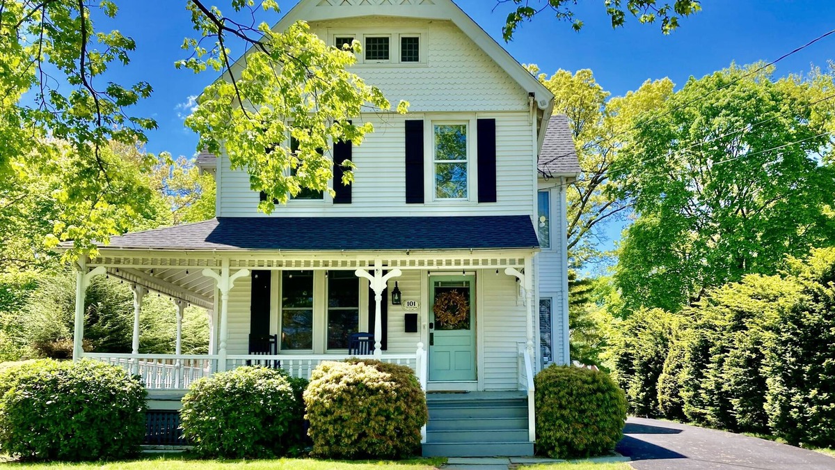 Old Wethersfield Historic District House | Charming Historic Owl House in Old Wethersfield