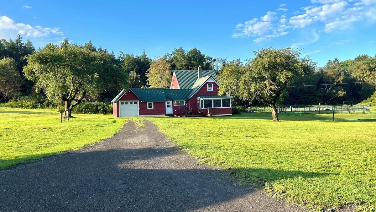 Oxford Other | Charming Historic 4 Bdrm Farmhouse AC secluded, centrally located, fishing pond