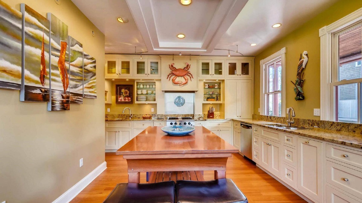 Historic District House | Charming Historic Annapolis Home With Two Off-street Parking Places!
