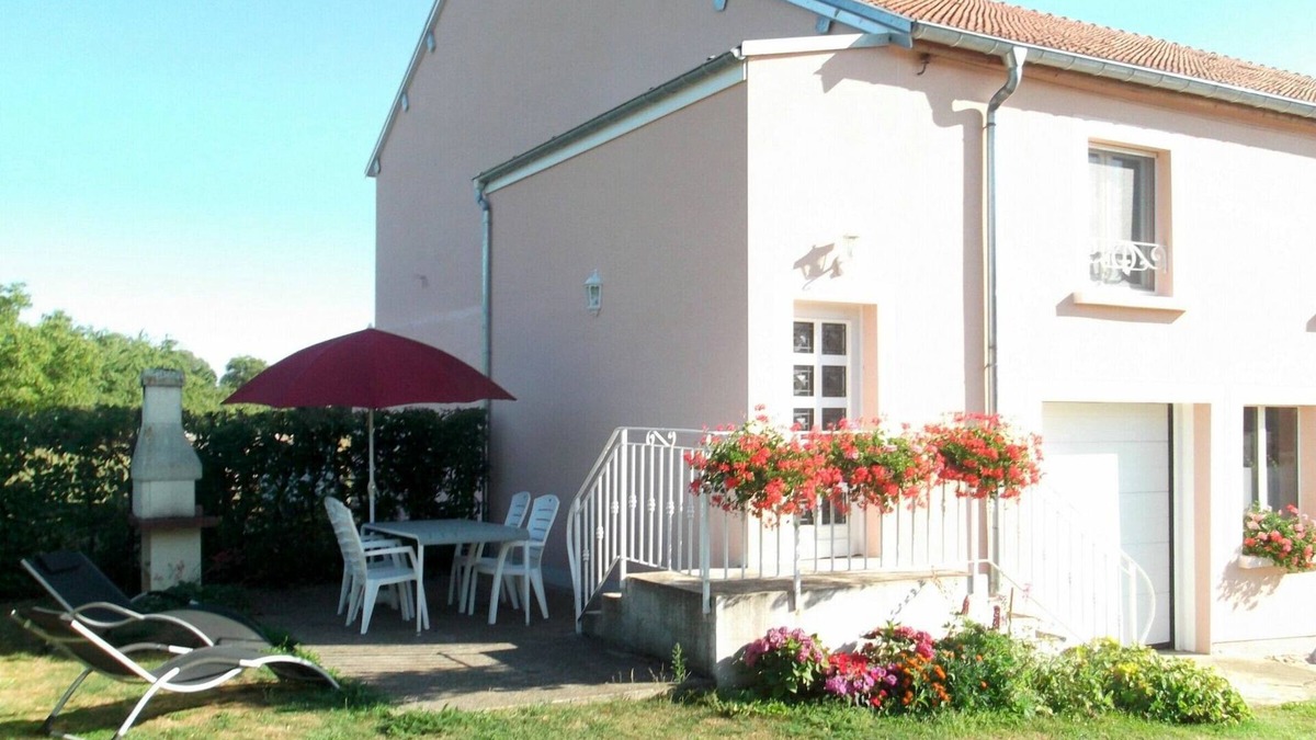 Choiseul Cottage | Charming Historic Apartment with Terrace, Near Hiking Trails and Horses, Choiseul