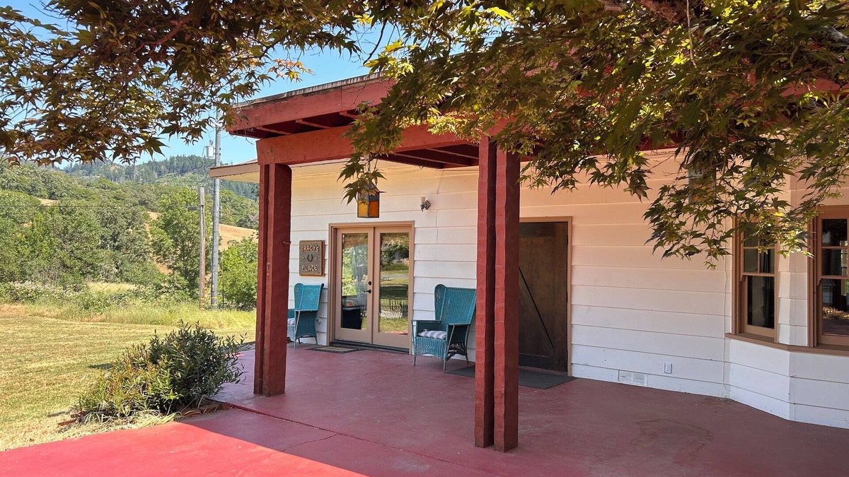 Willits Cottage | Charming Historic Apartment Cottage at Ridgewood Ranch
