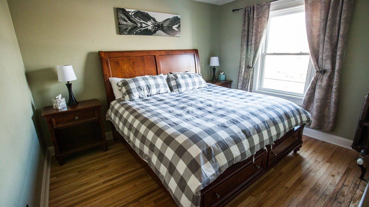 Riverfront Condo | Charming & Historic Babs Condo- On Hip Strip & Walking Distance to Downtown!