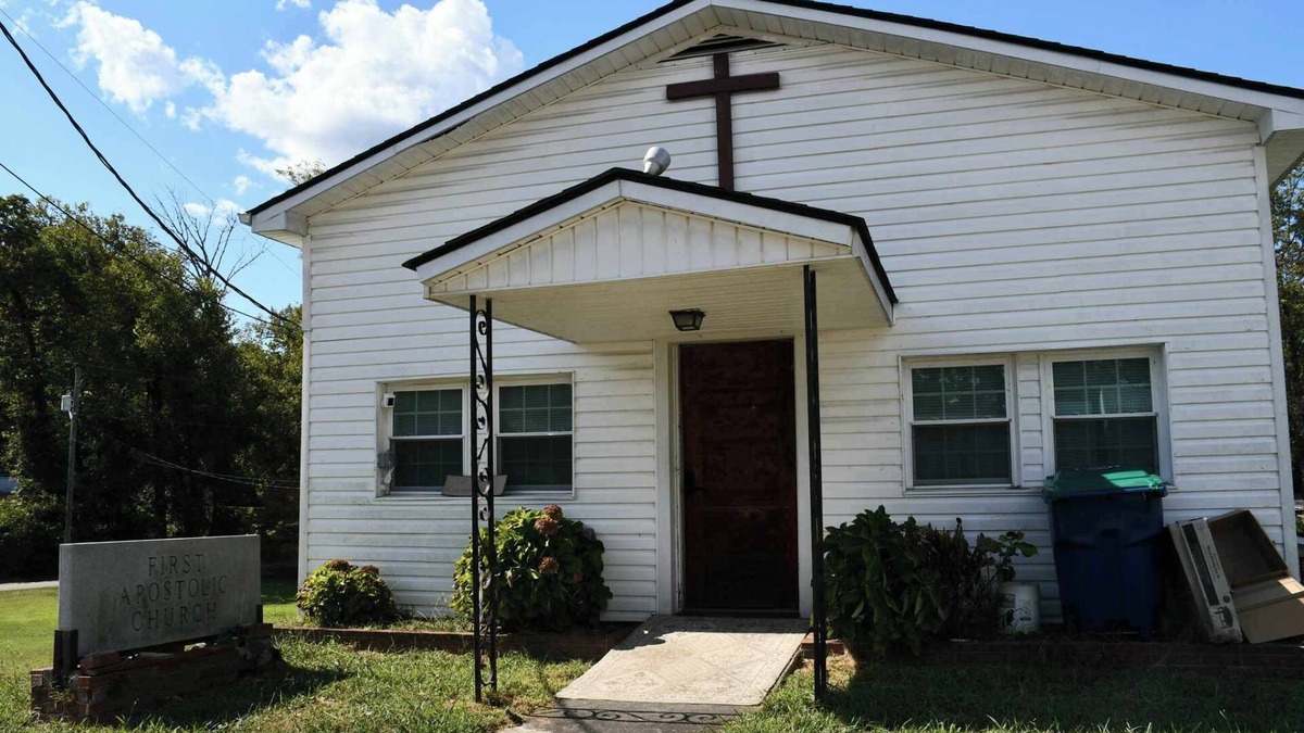 Burnside Apartment | Charming Historic Church Studio in the Heart of Burnside on Lake Cumberland