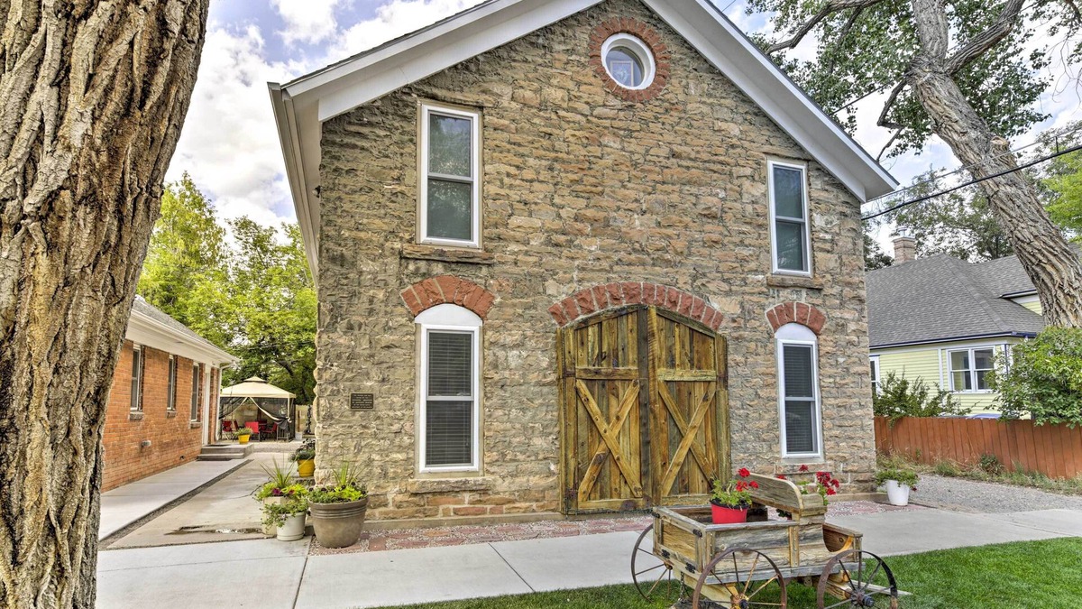 Laramie Condo | Charming Historic Condo - Walk to Downtown & UW