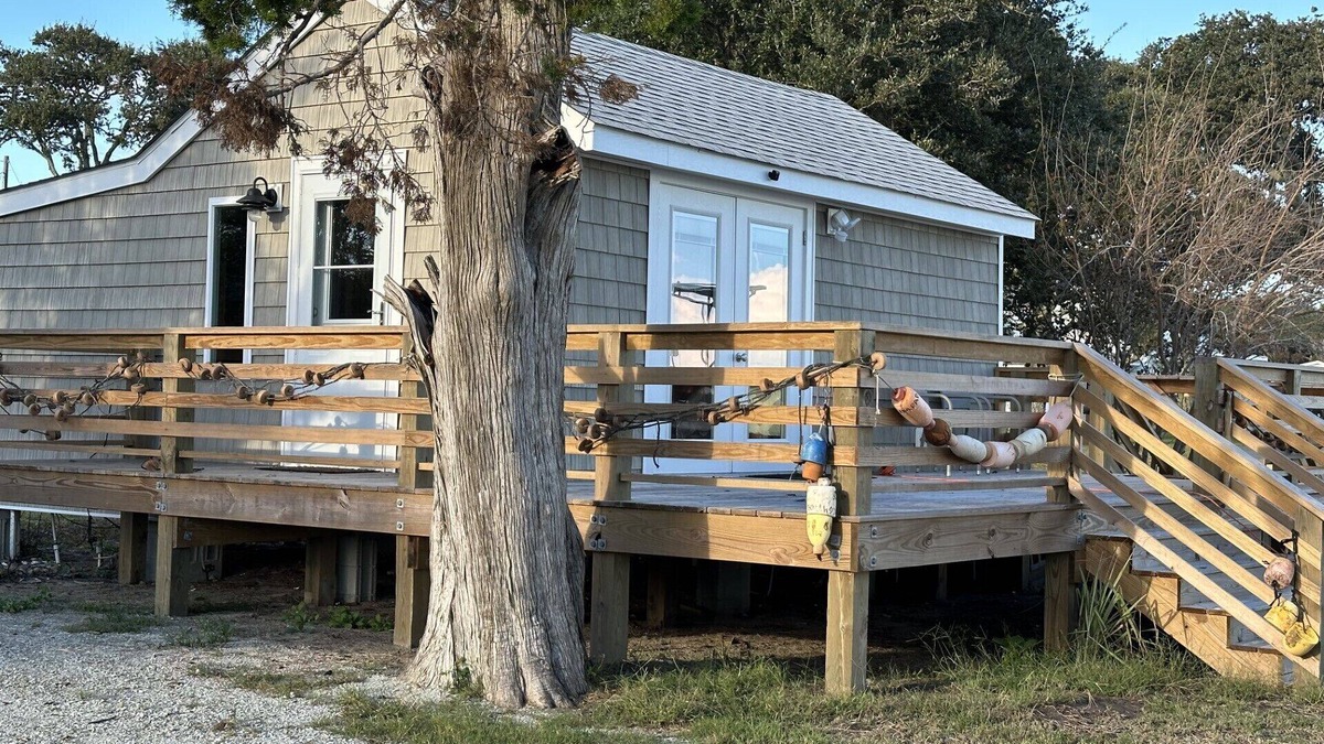 Atlantic Cottage | Charming Historic Cottage with Private Waterfront on Core Sound -Pet Friendly