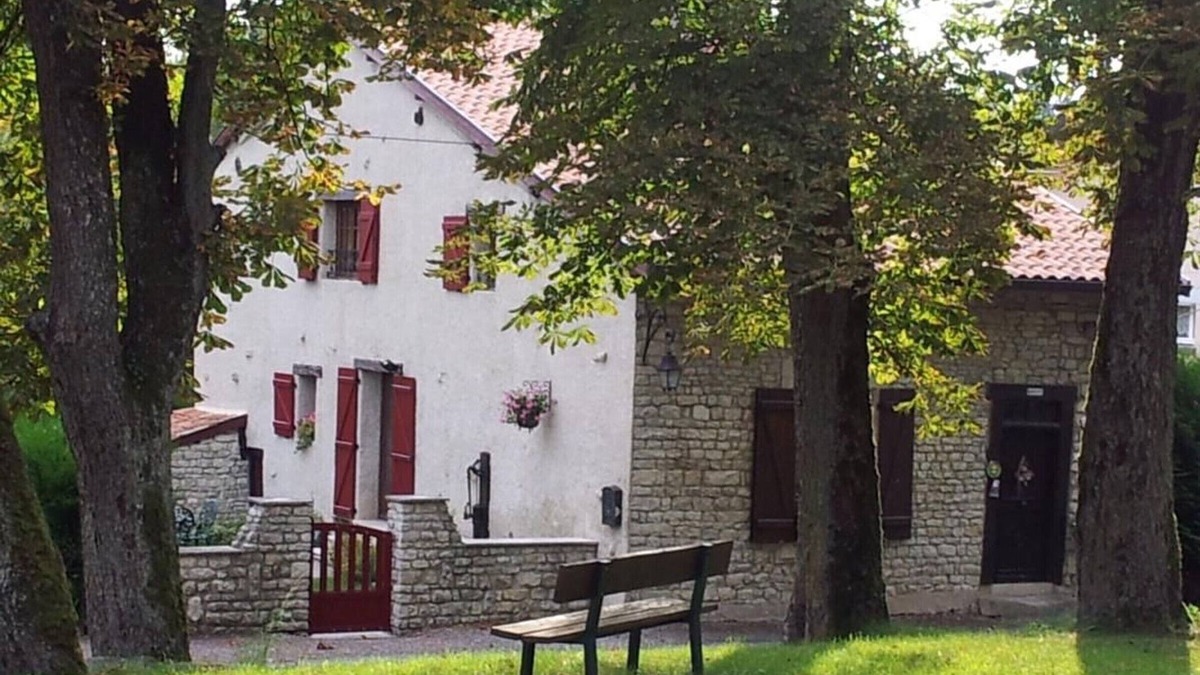 Vadelaincourt Cottage | Charming Historic Village Home with Garden, Fireplace & Modern Amenities in Vadelaincourt