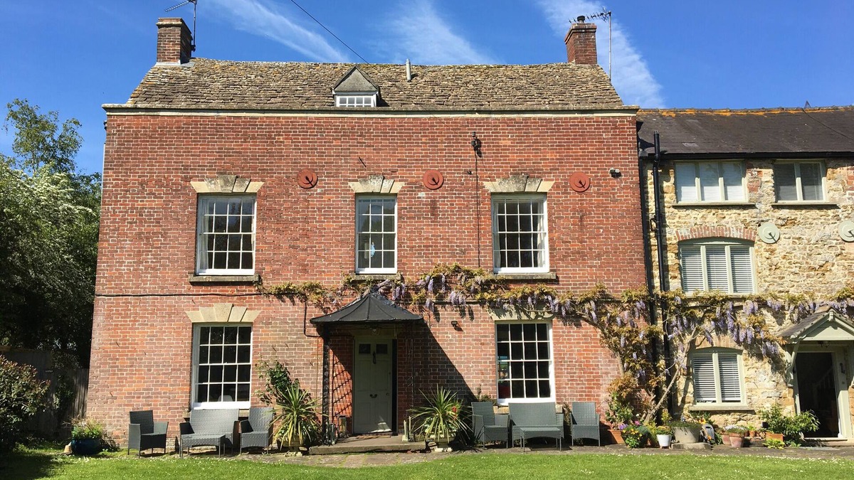 Dursley House | Charming, historic mill close to the Cotswold Way in North Nibley