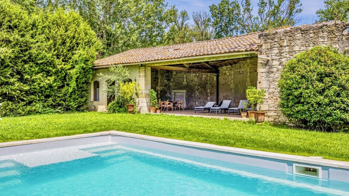 Beaucaire Cottage | Charming historic guest house & pool in heart of Provence. Arles-St-Rémy-Avignon