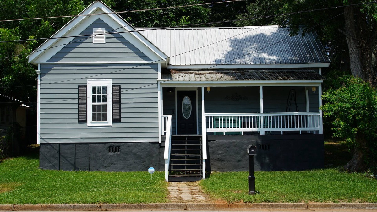 LaGrange House | Charming historic home steps from downtown LaGrange