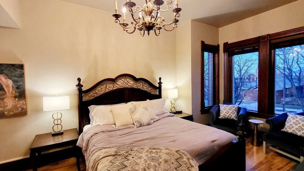 Ogden Apartment | Charming historical apartment in the heart of down town art district of Ogden